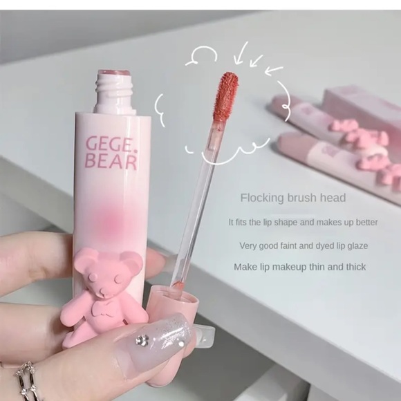 Gege Bear lipstick velvet soft mist matte in #05 Xingye hongshu - Picture 3 of 8